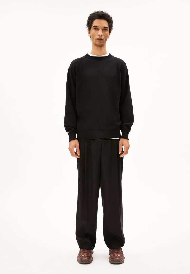 JAAIRO | black