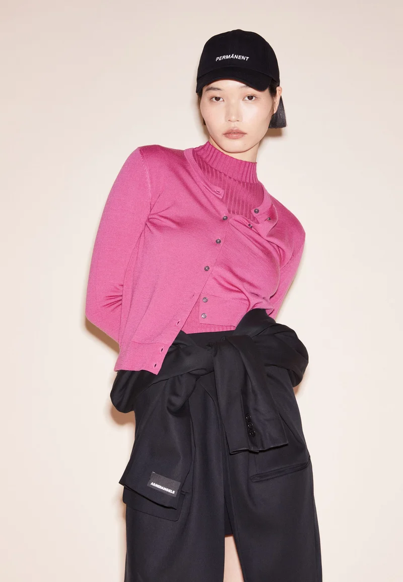 OPHALIAA MERINO STRICKJACKE | crushed berry