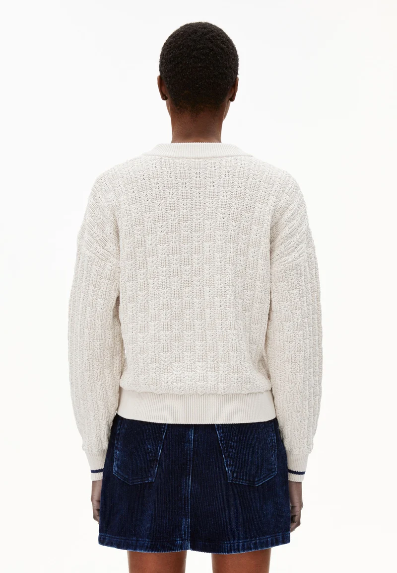CAARLAS STRUCTURE STRICKPULLOVER | oatmilk