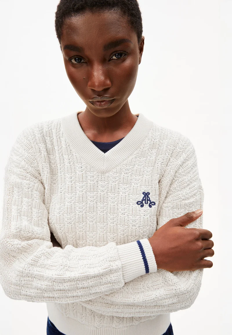 CAARLAS STRUCTURE STRICKPULLOVER | oatmilk