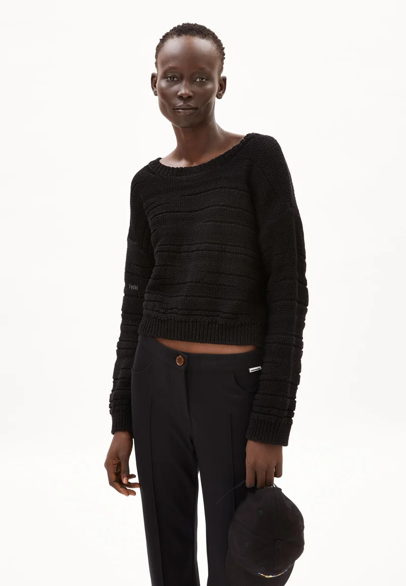 AALIYA | black