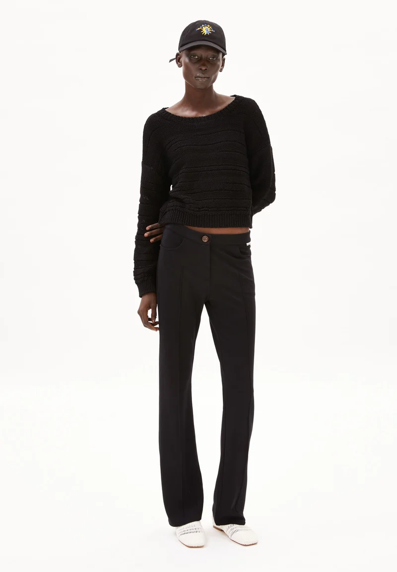 AALIYA | black
